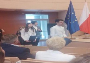 Angelika Spała odbiera nagrodę.