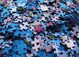 Niebieskie puzzle.