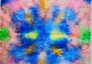 Gotowa praca plastyczna ucznia pt. „Tęczowy papier”