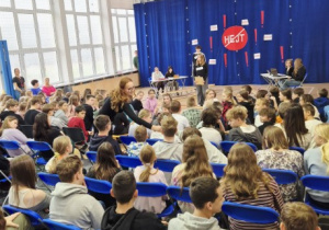 Krótką interakcję z publicznością, prowadzona przez Klementynę Szlawską z klasy 8A.