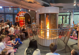 Eksperyment ognia na Ulicy Żywiołów .