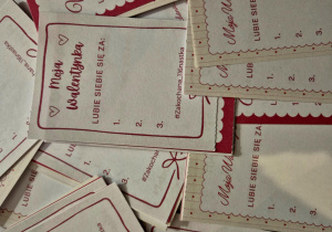 Walentynki dla każdego dziecka, w których każdy miał możliwość wypisania trzech powodów, dla których się sam lubi.