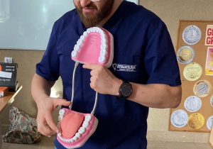 Wykład Pana Doktora na temat: Jak dbać o zęby.