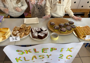 Produkty na sprzedaż – ciasta, babeczki, lemoniada