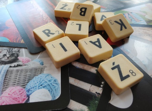 Kostki z literami do gry scrable