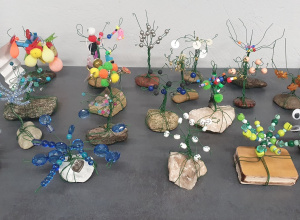 Drzewka szczęścia wykonane przez uczniów klasy 5 a.