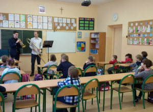 ZaSuwanie na puzonie w edukacji wczesnoszkolnej i refleksja po.