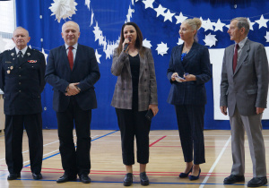 Pani dyrektor Beata Pietrzak oraz przedstawiciele Rady Osiedla witają zebranych gości.