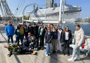 Uczniowie klasy 5b w Gdyni na statku ,,Dar Pomorza”
